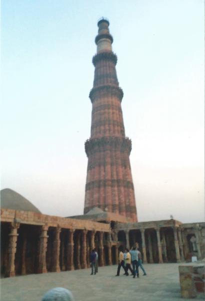 Delhi-Kutaminar 73 m visina i 8 m širine