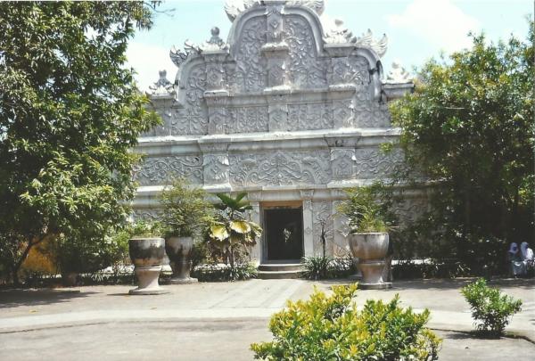 Vodena palača Taman Sari koju je sagradio prvi sultan za svoj harem