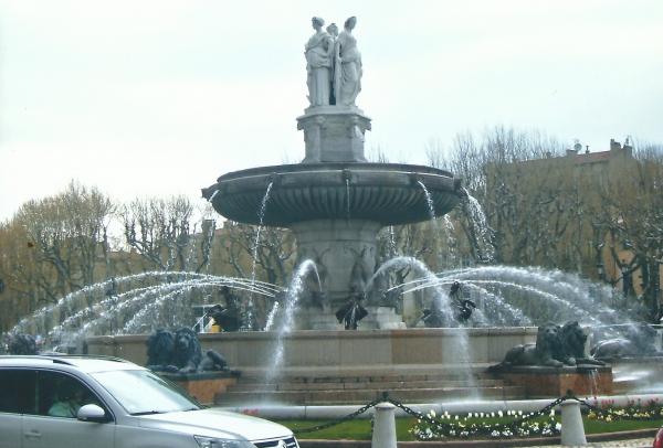Provansa-fontana na glavnom trgu
