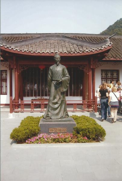 Spomenik Chen Mengu koji je napisao enciklopediju o čaju