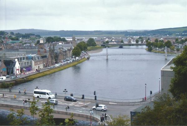 Inverness-viseći mostovi preko rijeke Ness